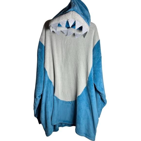 BIOWORLD Shark Oversized Hoodie NEW Fleece Soft Pockets One Size Fits Most - Picture 2 of 8